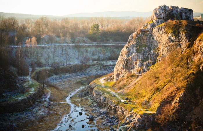 Rezerwat Kadzielnia - amfiteatr i formacje skalne